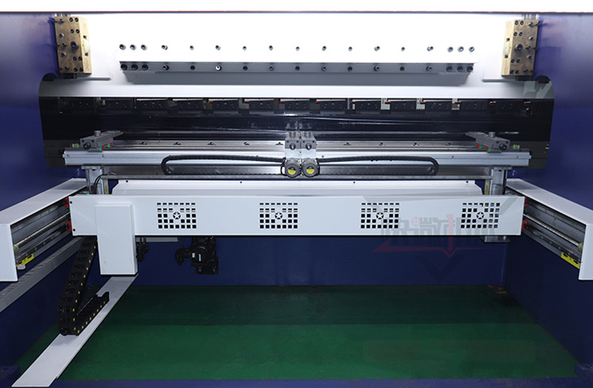 125 Tons 4100mm 5-axis Cnc Servo Hydraulic Press Brake Bending Machine 125 ടൺ 4100mm 5-ആക്സിസ് Cnc സെർവോ ഹൈഡ്രോളിക് പ്രസ്സ് ബ്രേക്ക് ബെൻഡിംഗ് മെഷീൻ