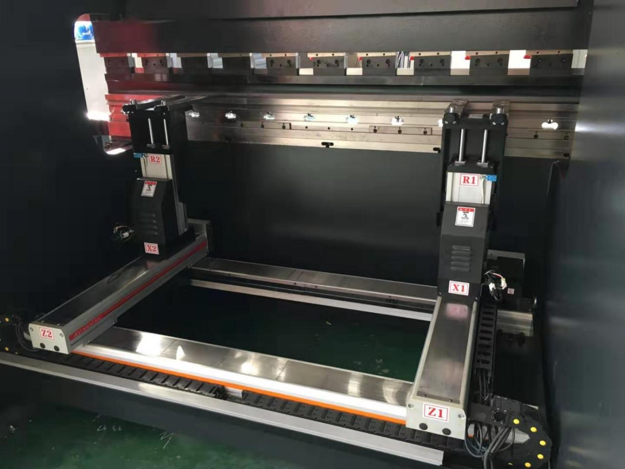 ഹൈഡ്രോളിക് സ്റ്റെയിൻലെസ്സ് സ്റ്റീൽ Wc67y/k-300/6000 മോൾഡ് ക്രൗണിംഗ് പ്രസ്സ് ബ്രേക്ക്