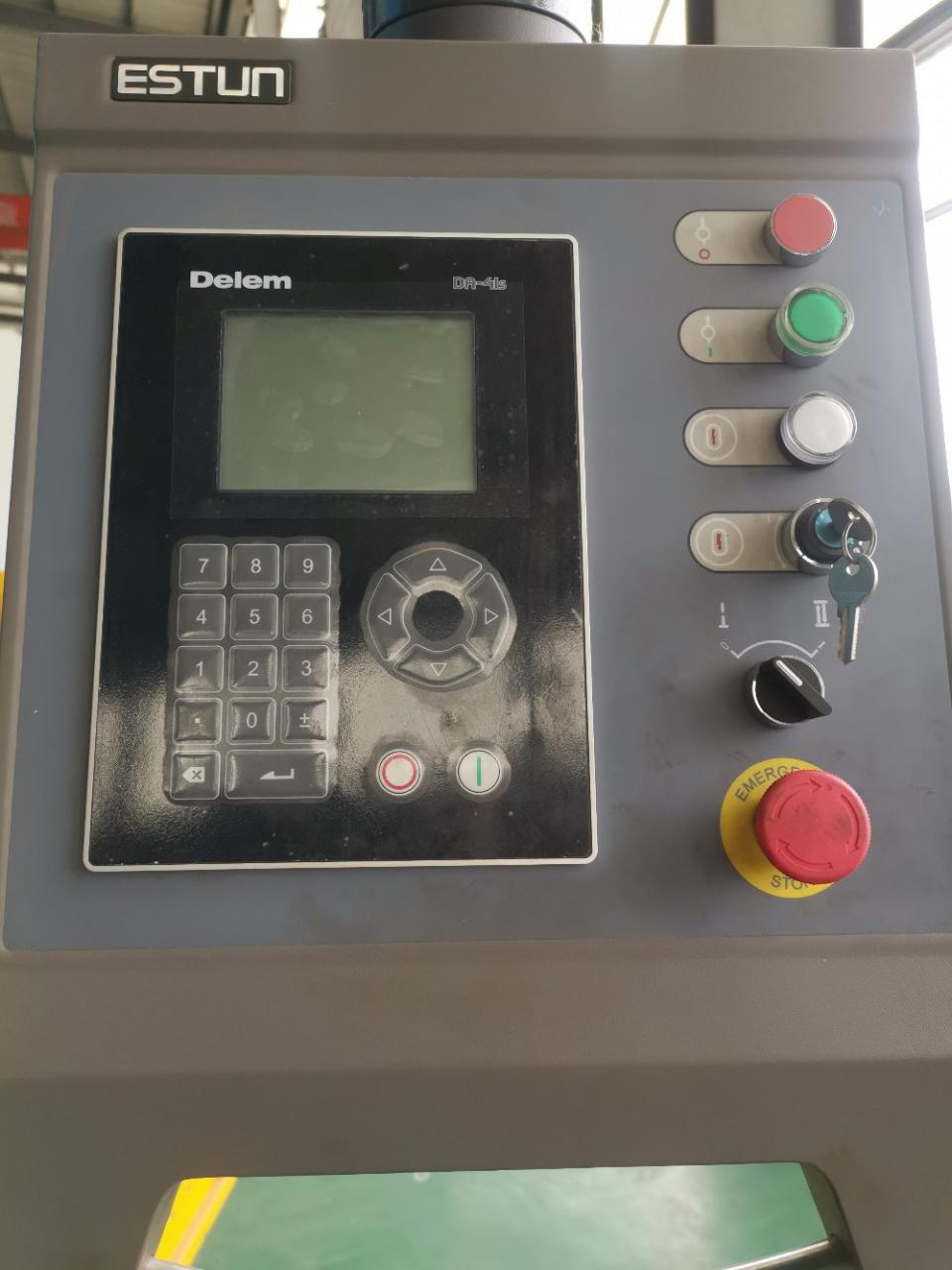 ഹൈഡ്രോളിക് സ്റ്റെയിൻലെസ്സ് സ്റ്റീൽ Wc67y/k-300/6000 മോൾഡ് ക്രൗണിംഗ് പ്രസ്സ് ബ്രേക്ക്